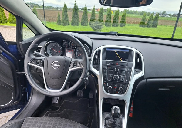 Opel Astra cena 39800 przebieg: 147524, rok produkcji 2014 z Bochnia małe 667